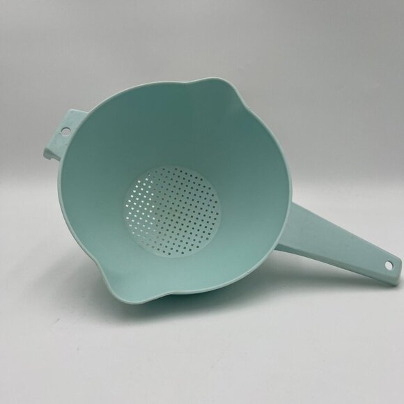 Vintage Tupperware Turquoise Colander 2 Quart - Picture 2 of 6